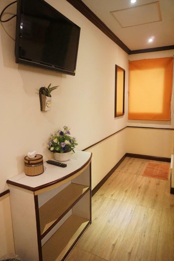 Honey House1 Hotel Bangkok Exteriör bild