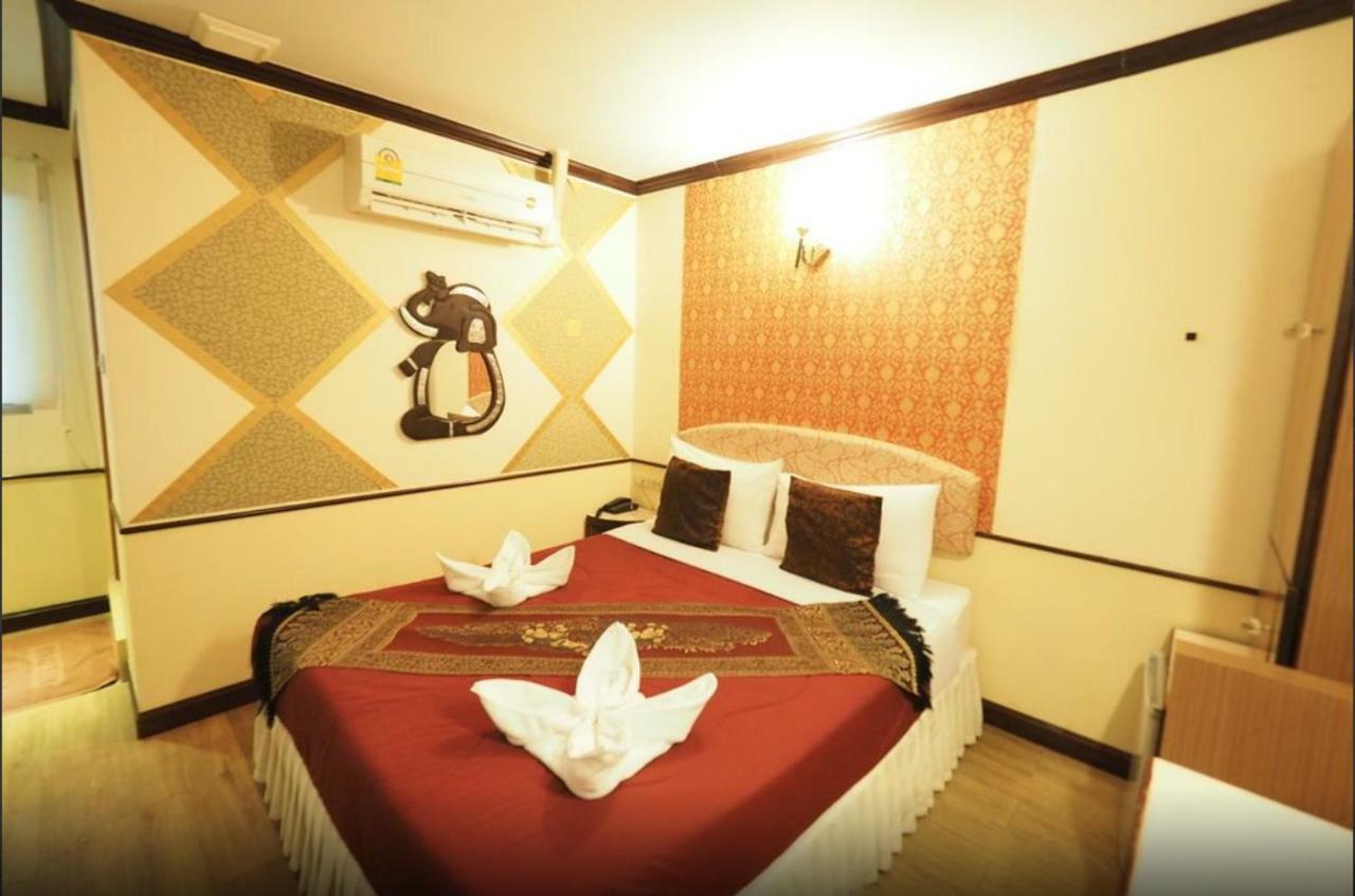 Honey House1 Hotel Bangkok Exteriör bild